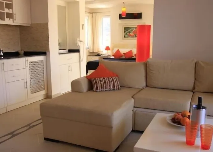 Golden Life Heights Deluxe - Adult Only Hotell 3*