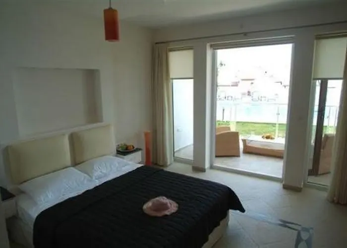 Golden Life Heights Deluxe - Adult Only 3*