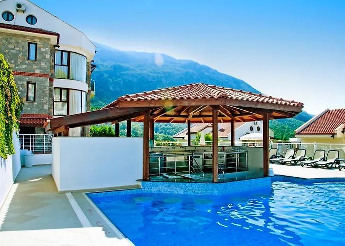 Golden Life Heights Deluxe - Adult Only