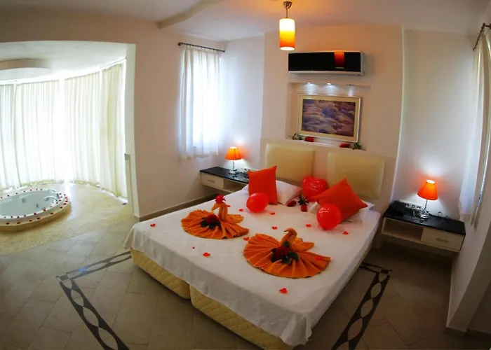 Golden Life Heights Deluxe - Adult Only Отель 3*