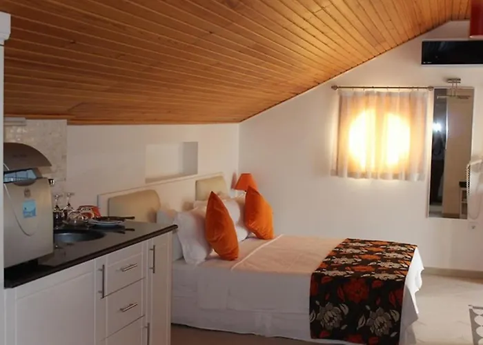 Отель Golden Life Heights Deluxe - Adult Only 3*